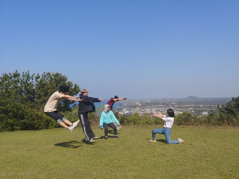 서우봉 정상쯤에서 쉬어가며 ^^ ©제주다크투어