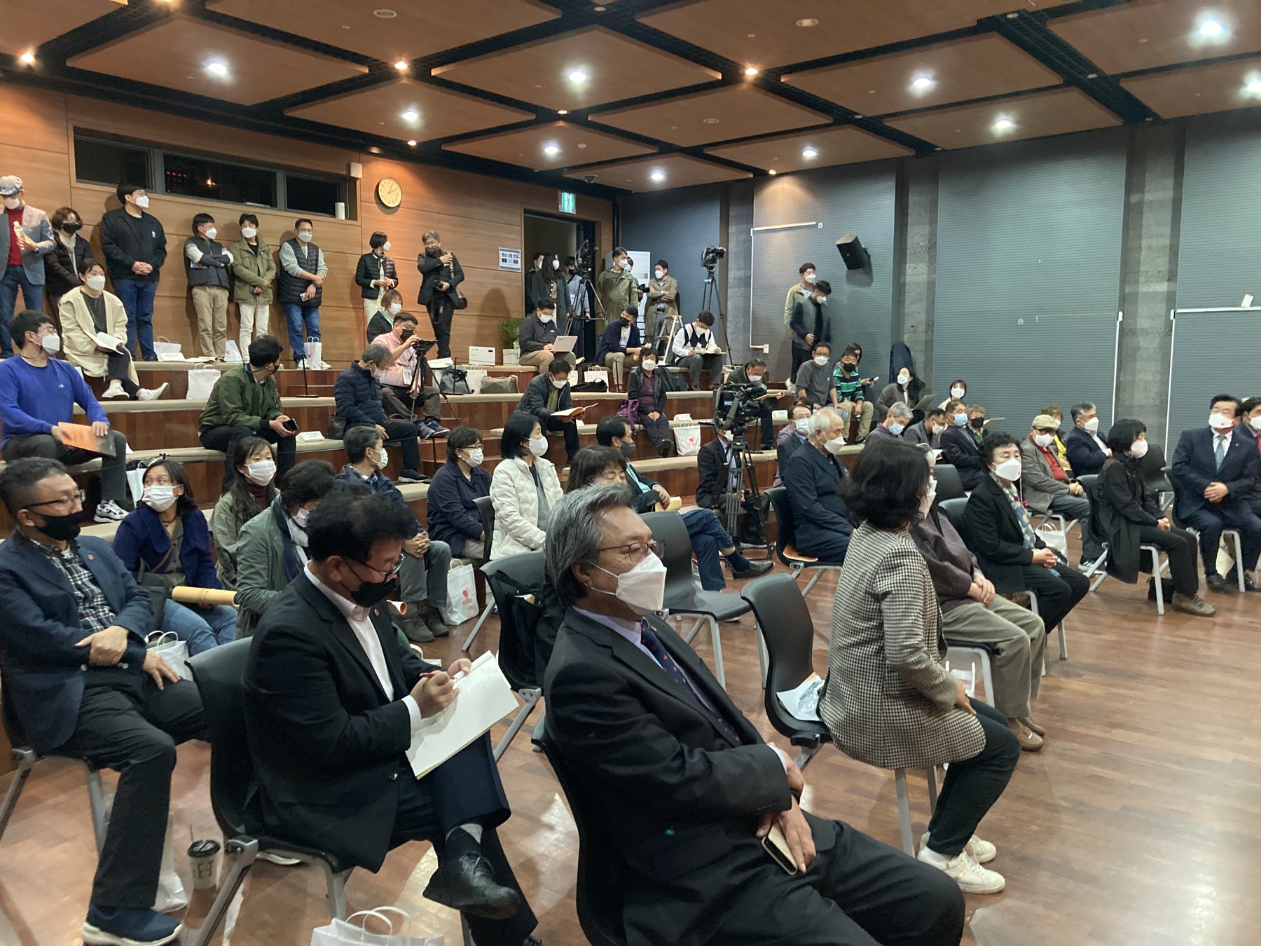 11월 4일 열린 제주4·3연구소 주최 제주4·3 제73주년 증언본풀이 '4·3의 진실-내 호적을 찾습니다' 현장