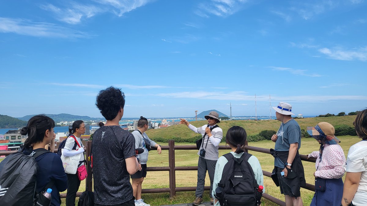 성산일출봉 우뭇개동산 앞. 제주다크투어 제공