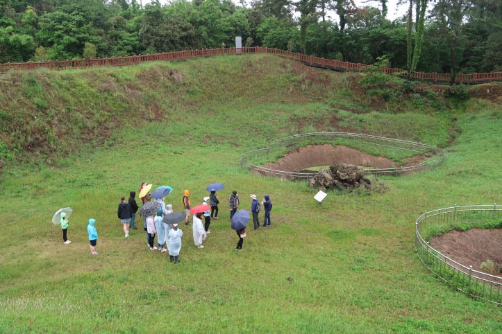 Mass graves of 374 victims