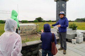 백조일손지지 앞