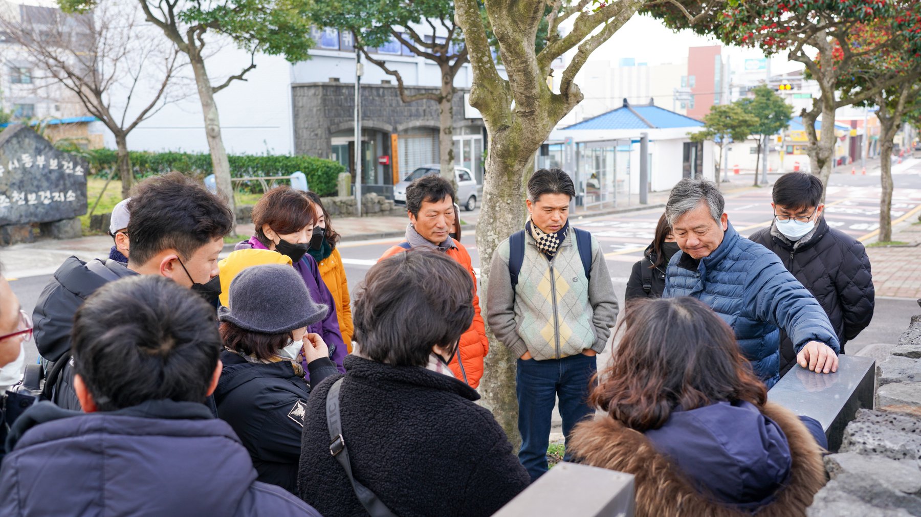 조천파출소 앞에 보수단체가 세운 제주4·3 표지석을 읽어보았습니다.