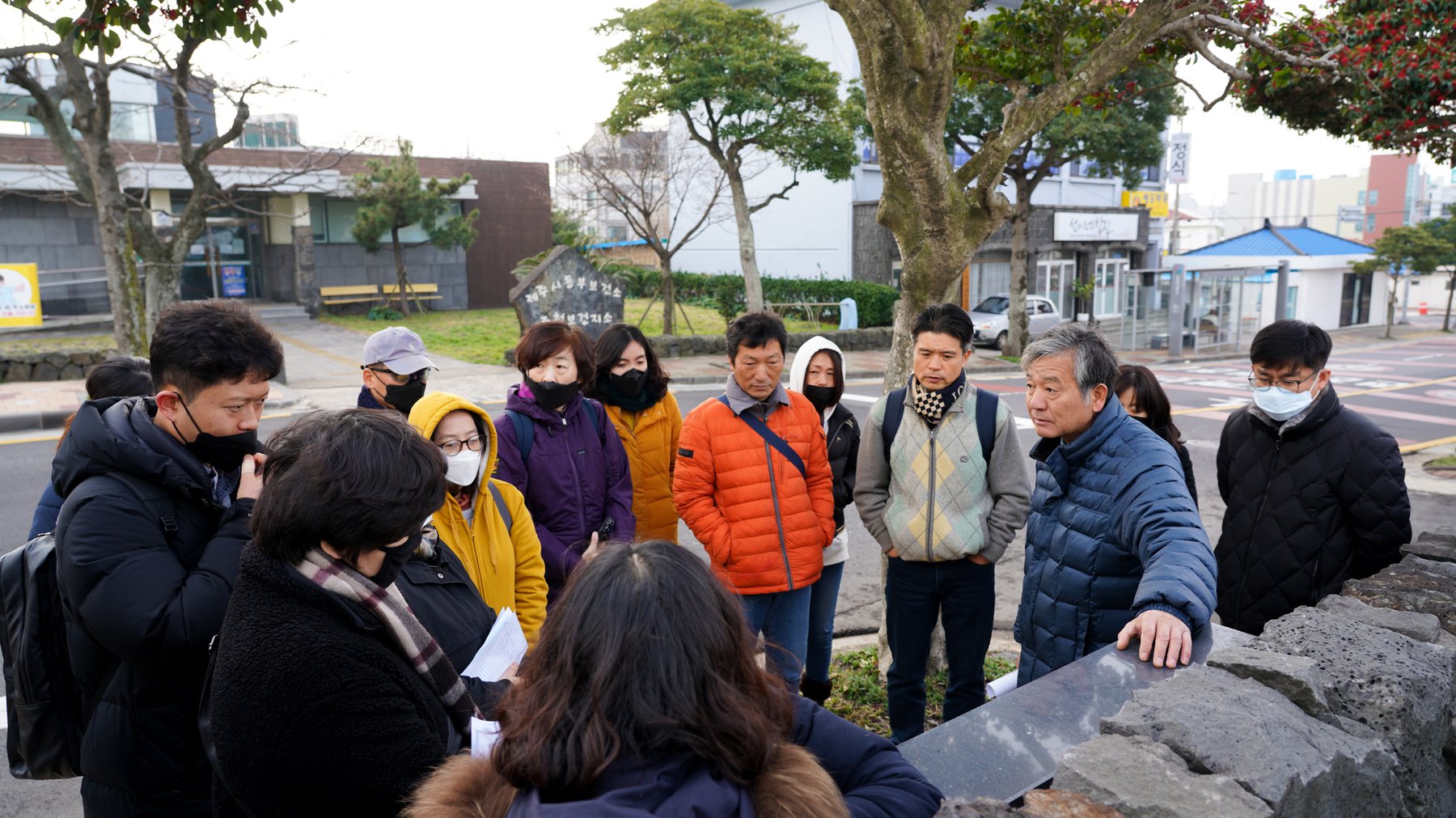 조천파출소 앞에 보수단체가 세운 표지석을 함께 읽어보았습니다.