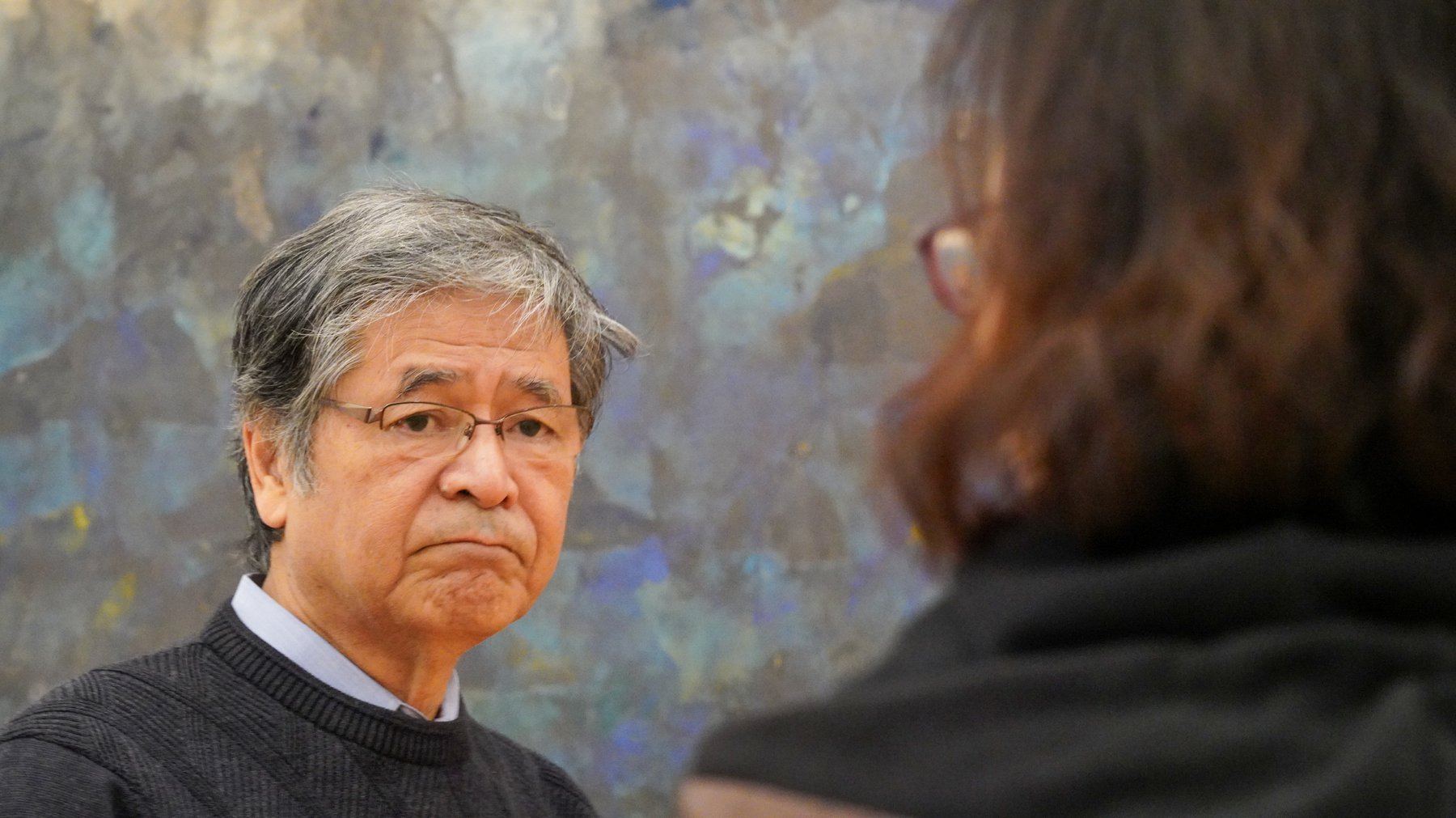 사키마미술관 관장인 사키마 미치오 선생님은 제주다크투어 활동가들에게 미술관 작품들의 의미를 설명해주셨습니다